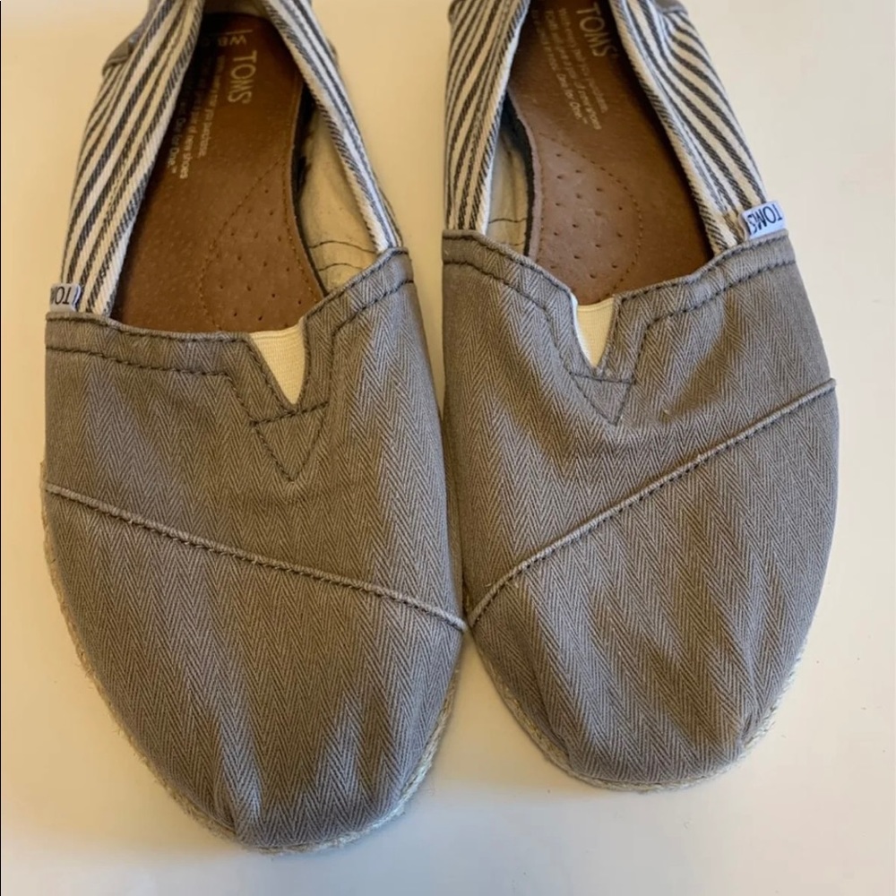 Toms - Picture 3 of 6